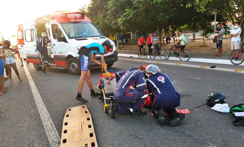 Duas pessoas ficaram feridas após acidente de moto em Parnaíba PI