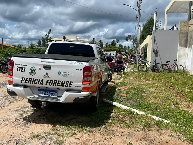 Policial Civil Dourado Mata Colegas Na Delegacia De Camocim No Cear