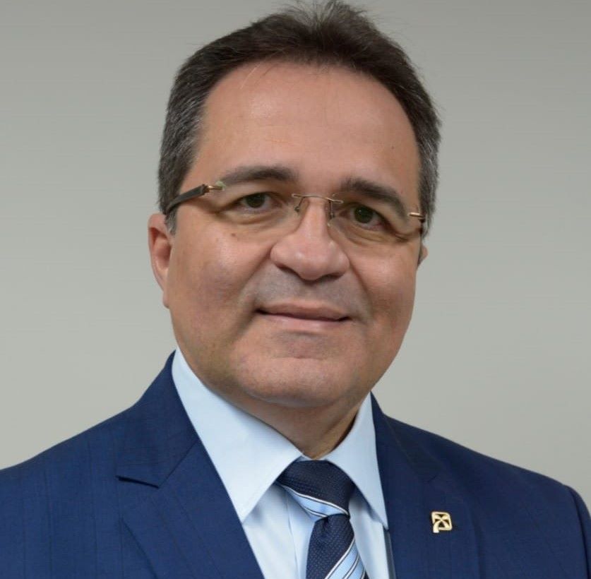 Presidente do Banco do Nordeste, Romildo Rolim, recebe cidadania piauiense.