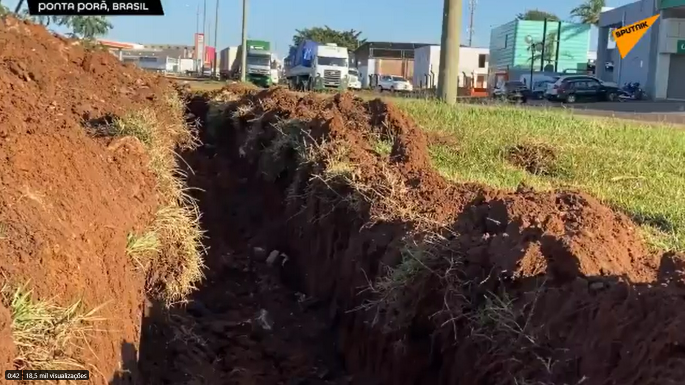 Valas entre os municípios de Ponta Porã, Mato Grosso do Sul e Don Juan Cabellero, Paraguai. Os dois municípios marcam a fronteira entre os dois municípios.