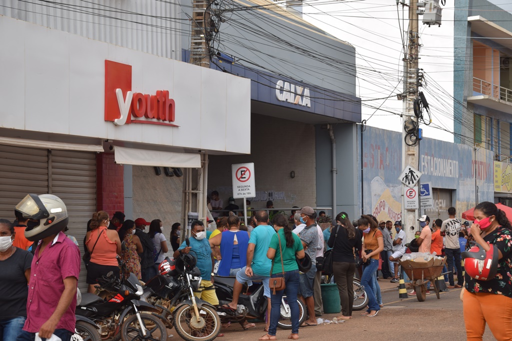 Agências bancárias em Picos-Pi causam aglomerações