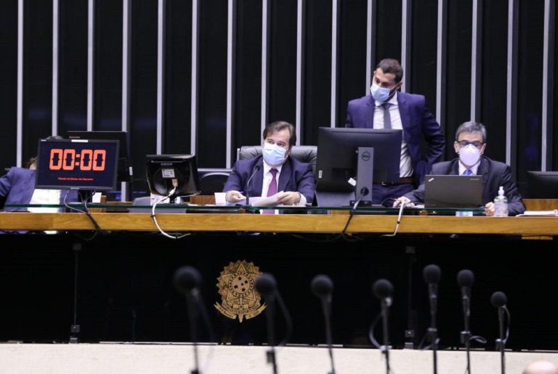 Presidente da Câmara, Rodrigo Maia, comanda sessão do Plenário; votações são virtuais