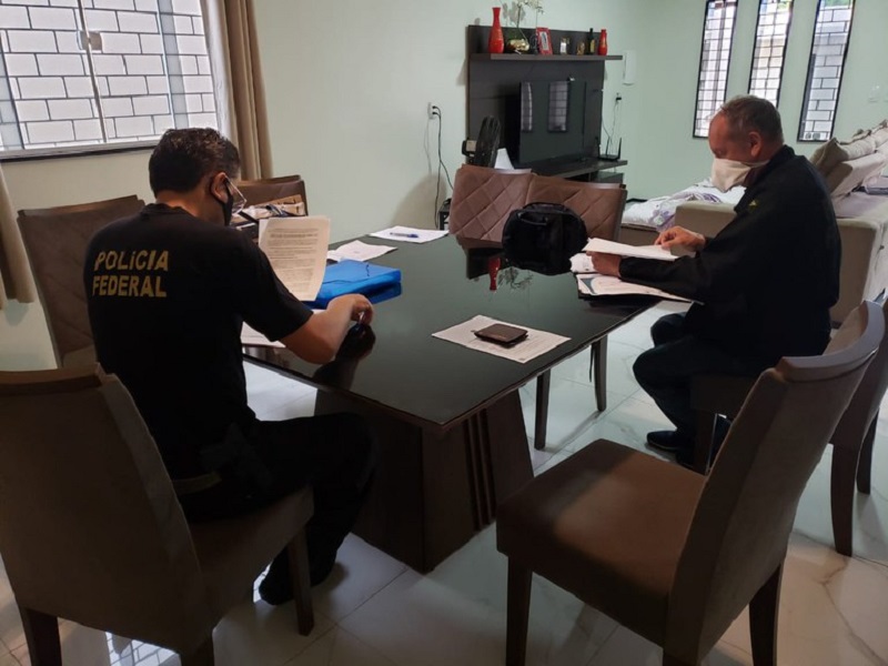 A Polícia Federal apura desvio de recursos públicos destinados ao combate da COVID-19 em municípios do Piauí