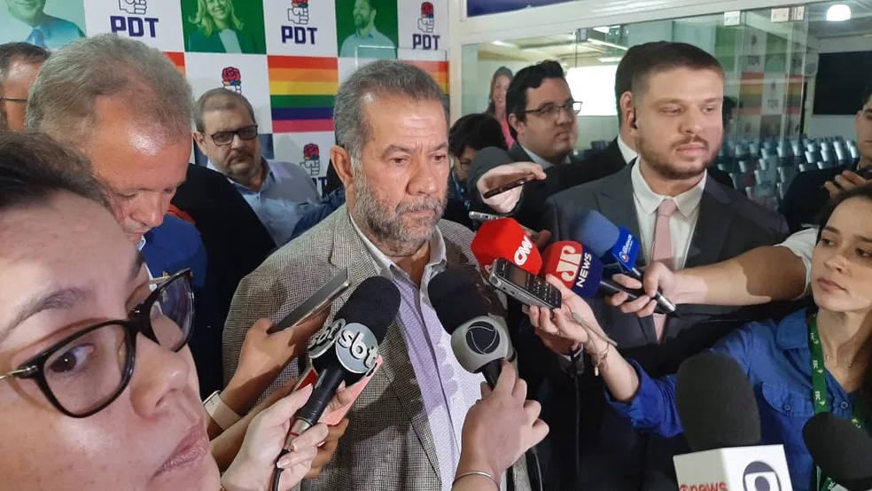 Presidente do PDT, Carlos Lupi, anuncia apoio do partido a Lula no segundo turno das eleições