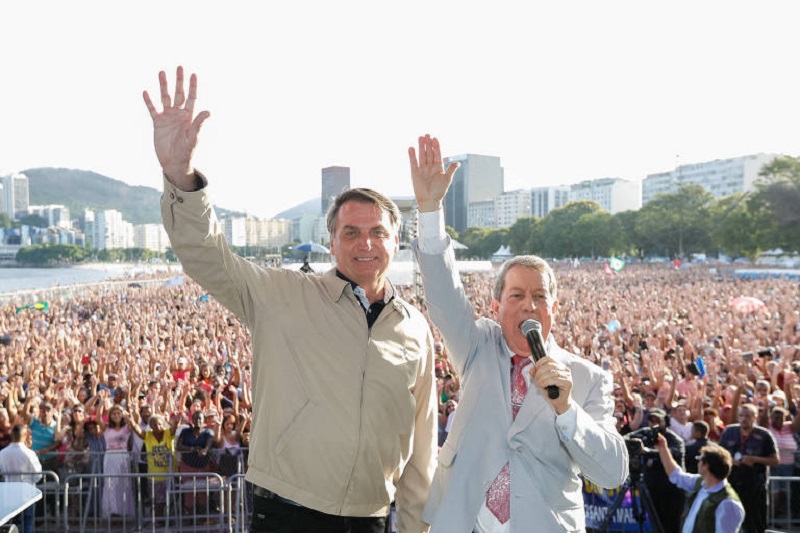 presidente Jair Bolsonaro ao lado de R. R. Soares durante cerimônia de celebração de 40 anos da Igreja Internacional da Graça de Deus, em fevereiro de 2020