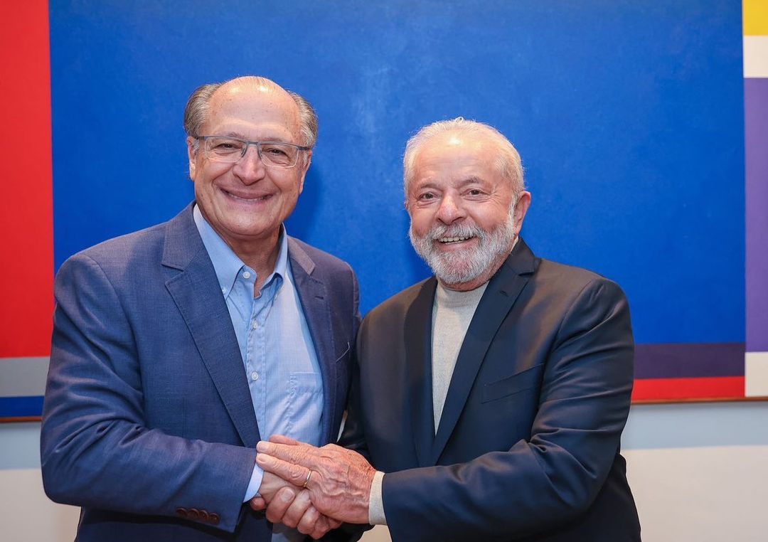 Presidente eleito, Luiz Inácio Lula da Silva (PT) ao lado do vice-presidente eleito Geraldo Alckmin
