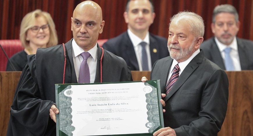 Alexandre de Moraes entrega diploma de eleito a Luiz Inácio Lula da Silva