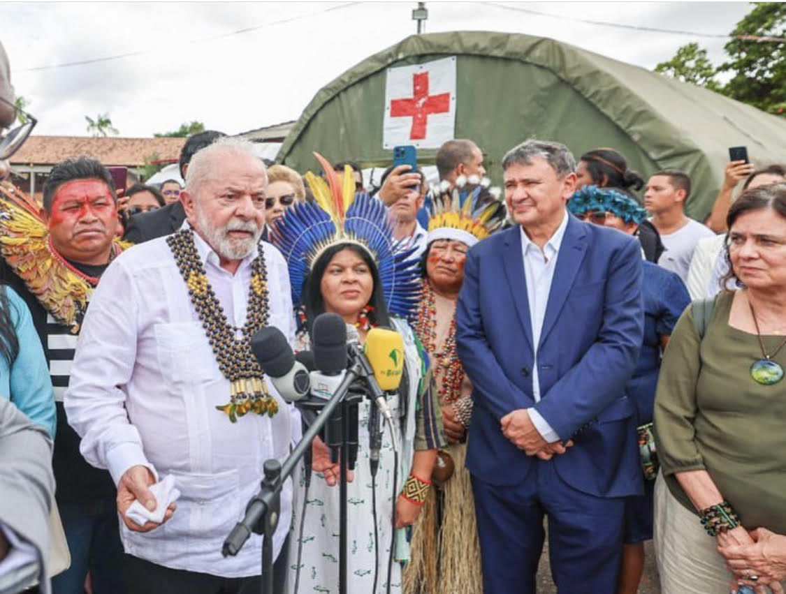 Lula visita Yanomamis em Roraima e determina ações de urgência para socorrer índios