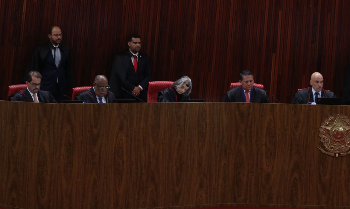Ministros do Tribunal Superior Eleitoral da esquerda para a direita: Floriano Marques Neto, Benedito Gonçalves, Cármem Lúcia e Alexandre de Moraes