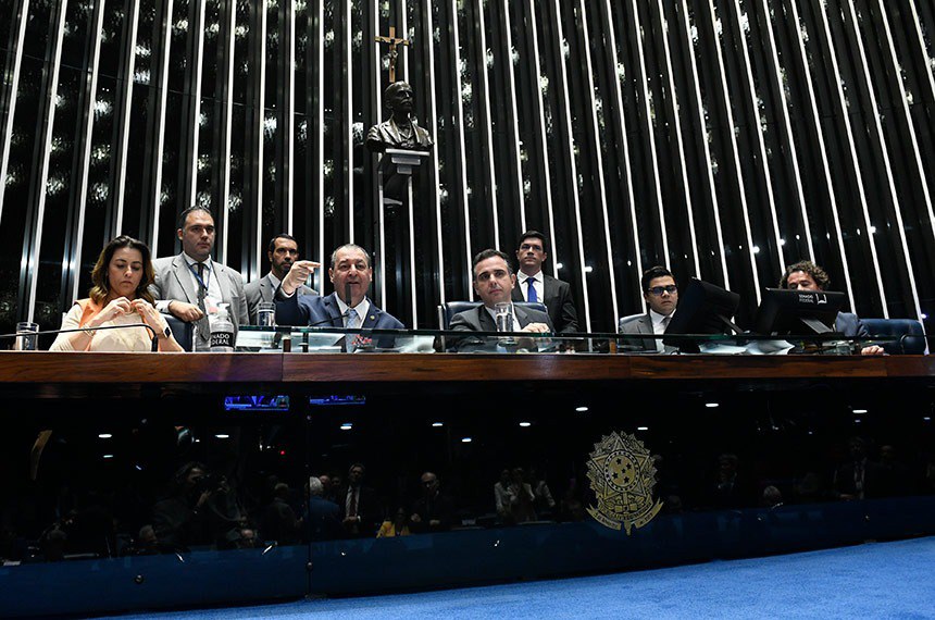 Omar Aziz, relator do projeto na CAE, acompanhou a votação ao lado do presidente do Senado, Rodrigo Pacheco