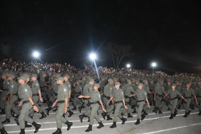 Os novos Policias Militares do Piauí são apresentados em solenidade