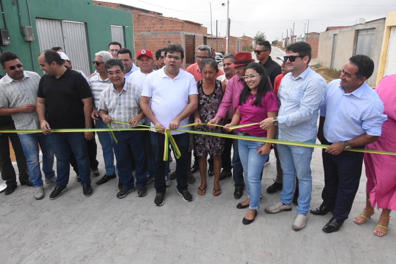 Rafael Fonteles inaugura pavimentação e outras obras em Marcolândia