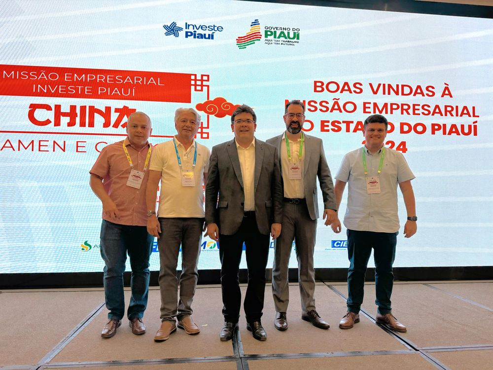 Governador com grupo de empresários na China