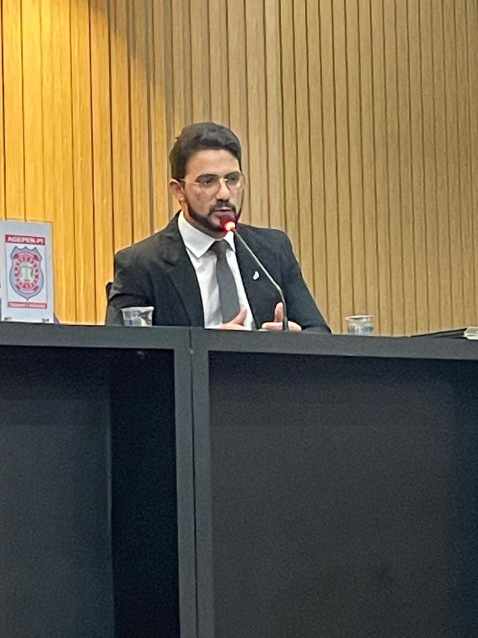 Ex-secretário de Justiça do Piauí, Dr. Heitor, no momento diretor do Jurídico da Sejus, representou o secretário cel. Carlos Augusto no debate da Regulamentação da Polícia Penal