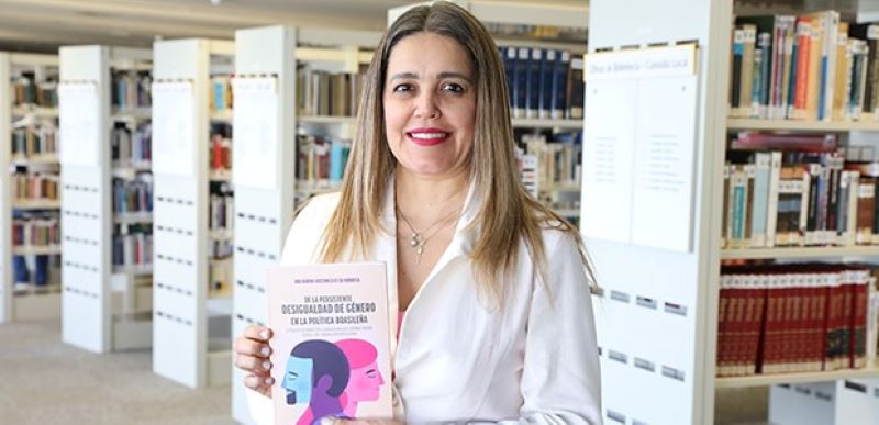 Ana Karina da Nóbrega durante lançamento do livro de sua autoria no Tribunal Superior Eleitoral