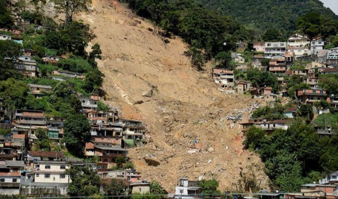 Enchente em Petrópolis que tirou a vida de 235 pessoas