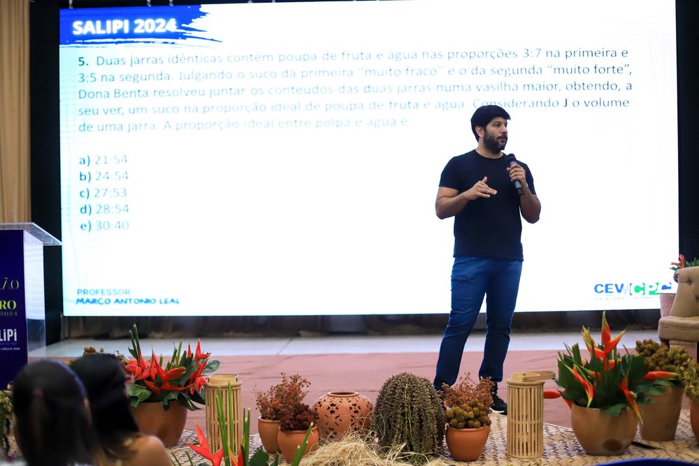 Imersão Enem reúne mais de 300 estudantes para revisão de conteúdos no Salipi