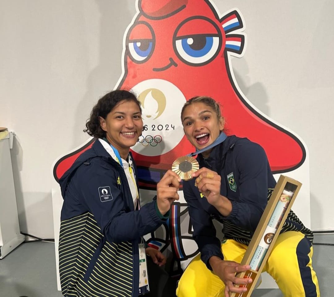 Sarah Menezes celebra bronze de Larissa Pimenta 12 anos após ouro olímpico