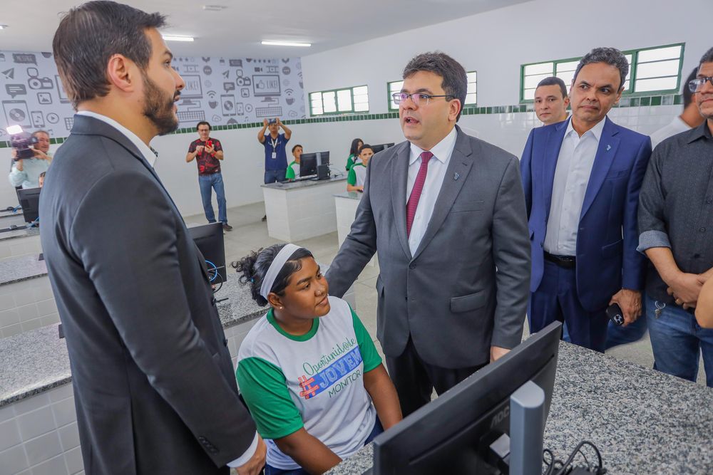 Governador entrega reforma de escola na zona norte de Teresina e Piauí chega a 351 unidades de tempo integral