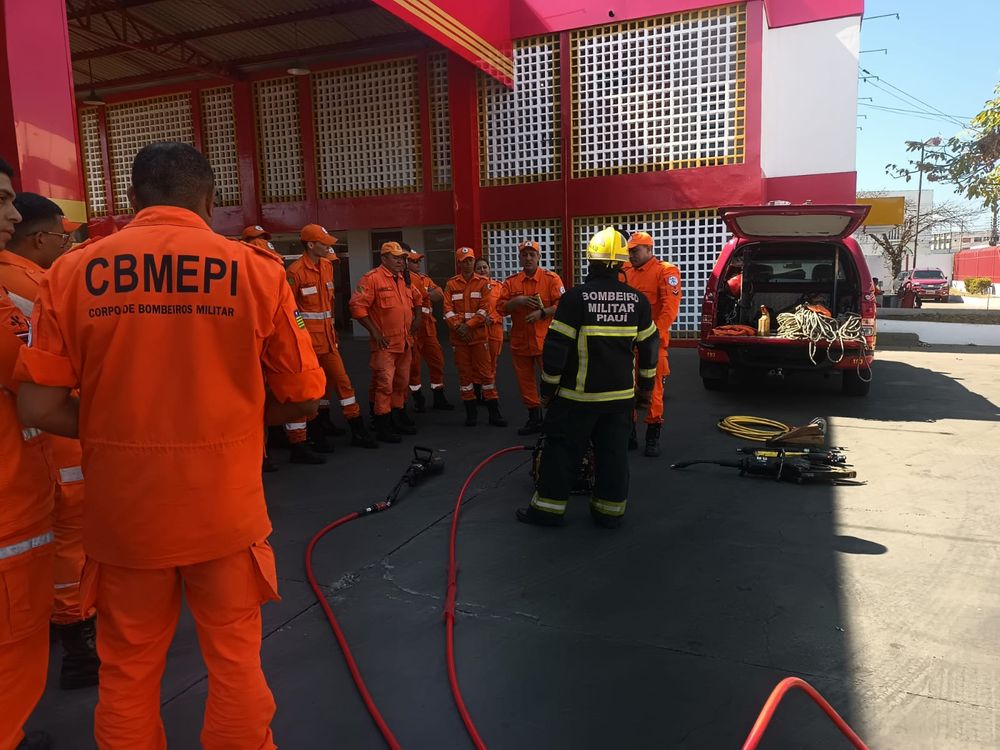 Bombeiros Militar do Piauí participam de curso para resgate de vítimas com acidentes em veículos