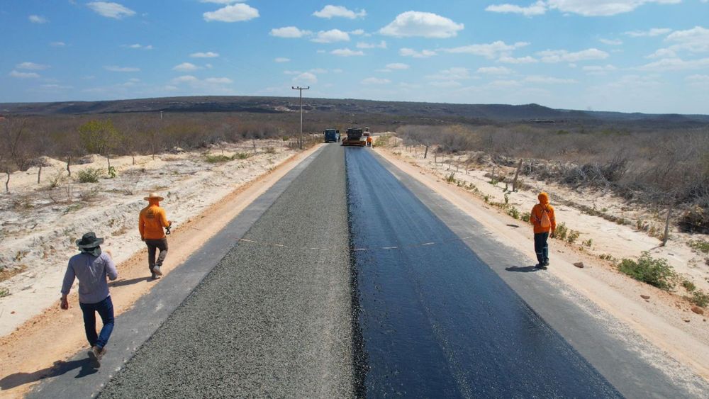 Obras em rodovia que liga Piauí e Ceará