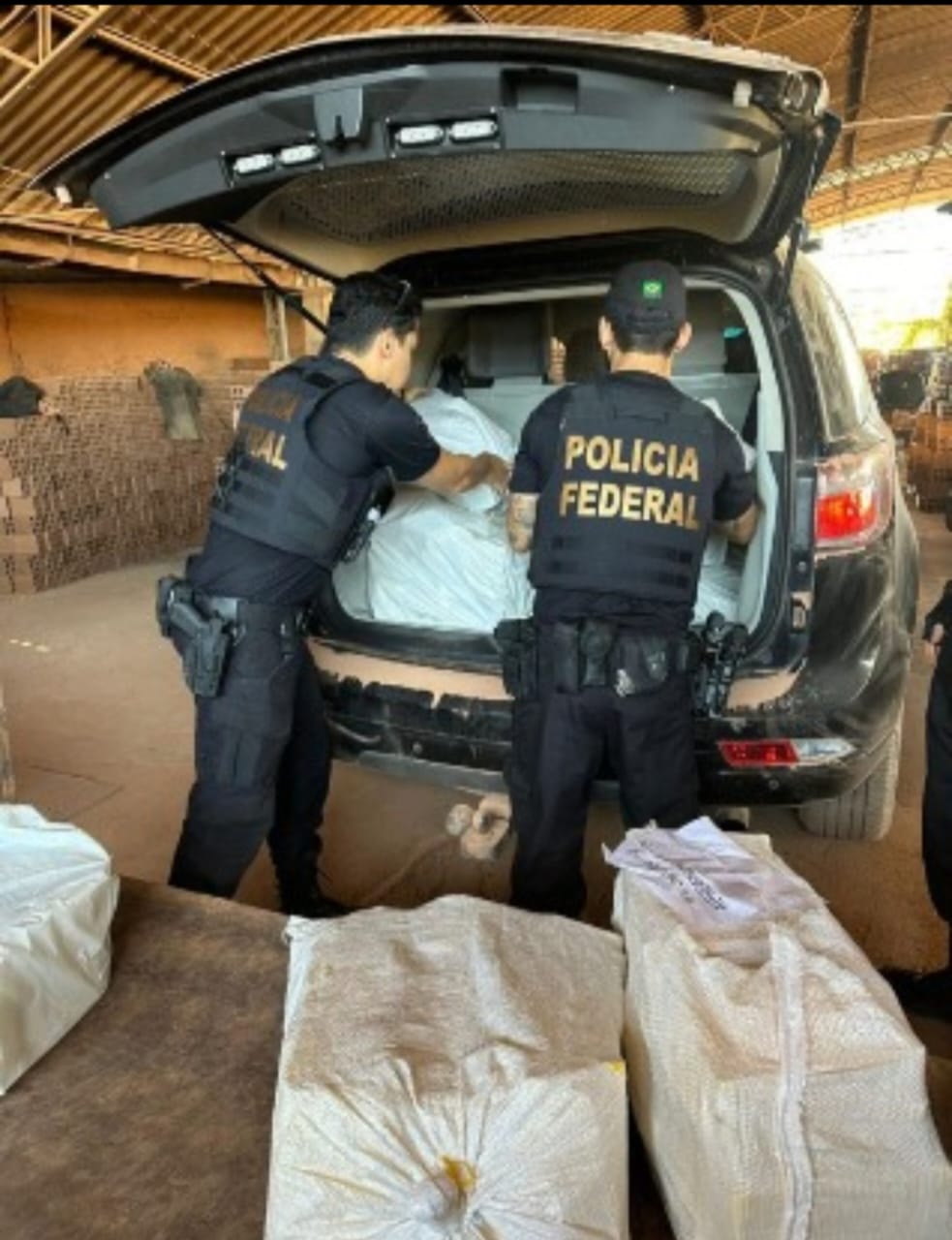 Polícia Federal incinera mais de uma tonelada de drogas em cerâmica de Teresina