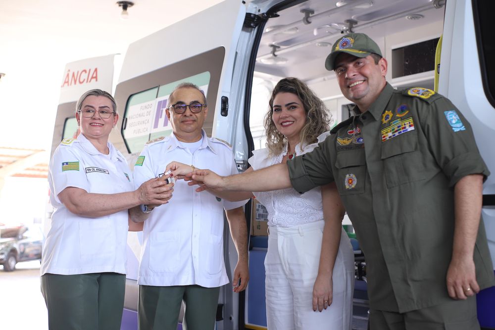 Polícia Militar do Piauí recebe três mil coletes balísticos, UTI móvel e viatura lilás