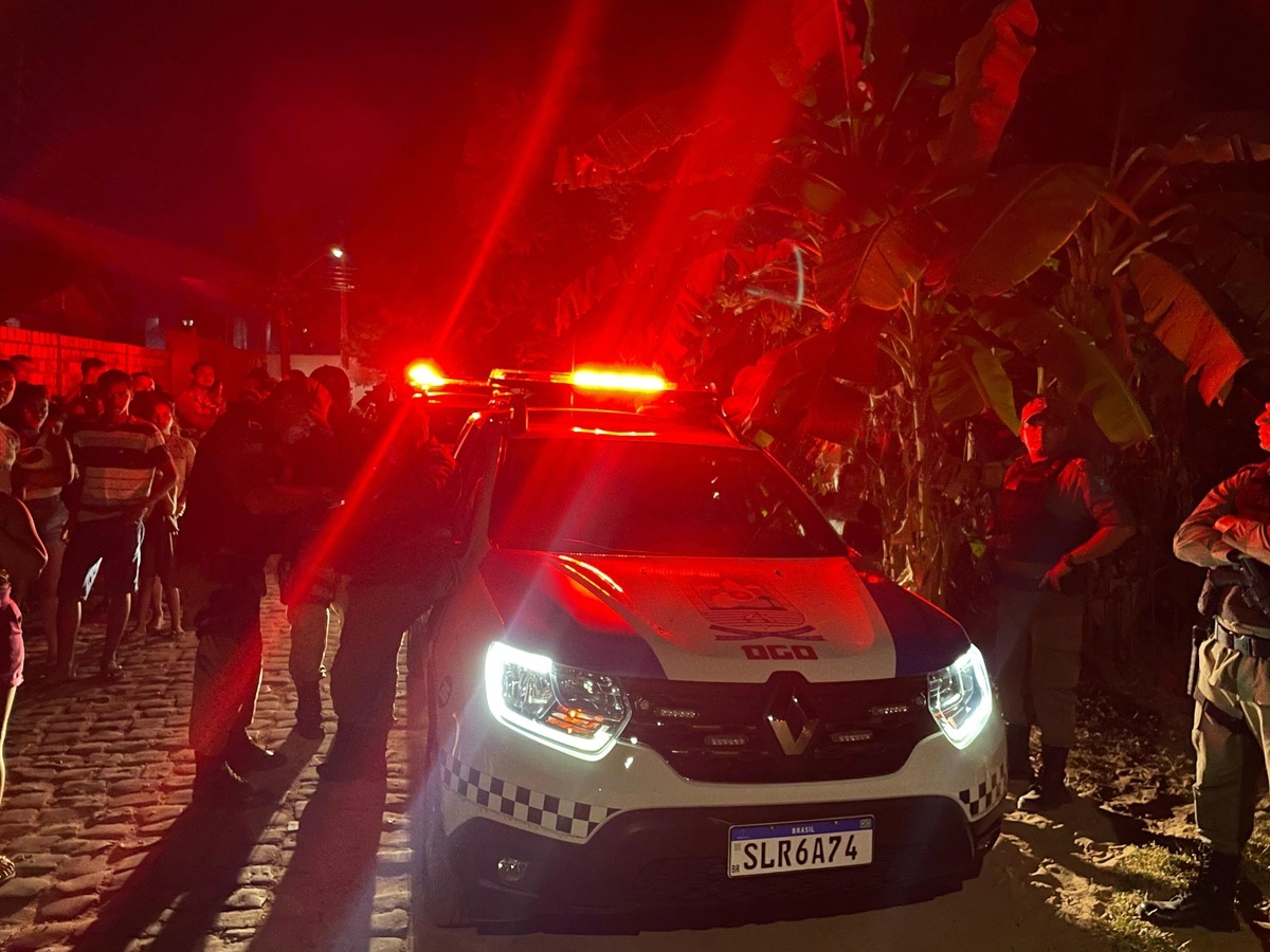 Polícia Militar no local do homicídio no Todos os Santos