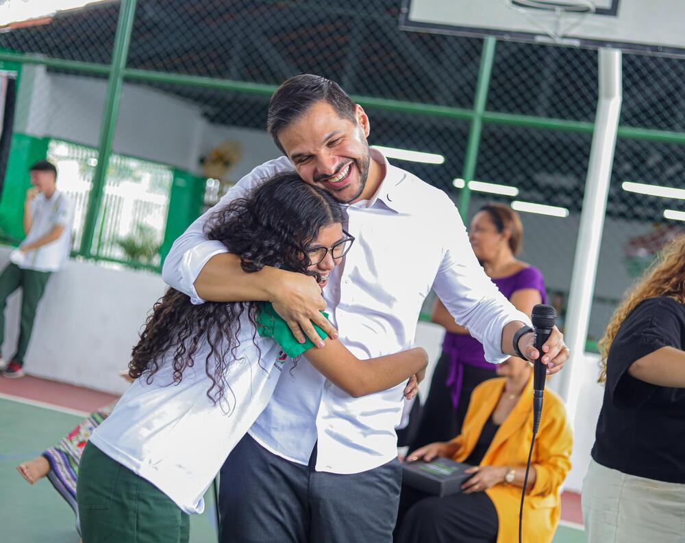 Seduc entrega os primeiros exemplares do livro “Ainda Estou Aqui” às escolas da rede estadual