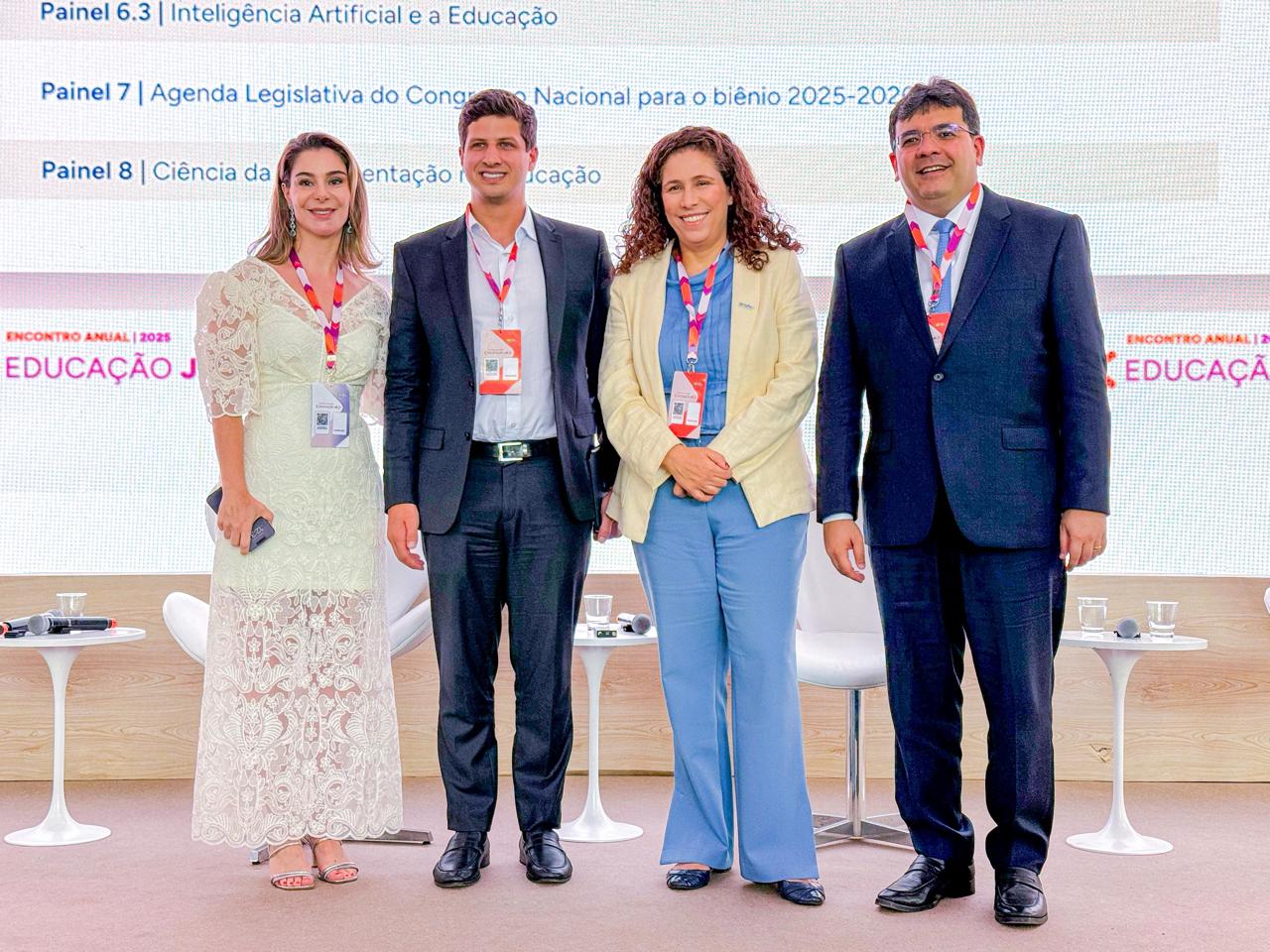 Governador Rafael Fonteles com a ministra da Gestão e Inovação em Serviços Públicos, Esther Dweck, e o prefeito de Recife (PE), João Campos