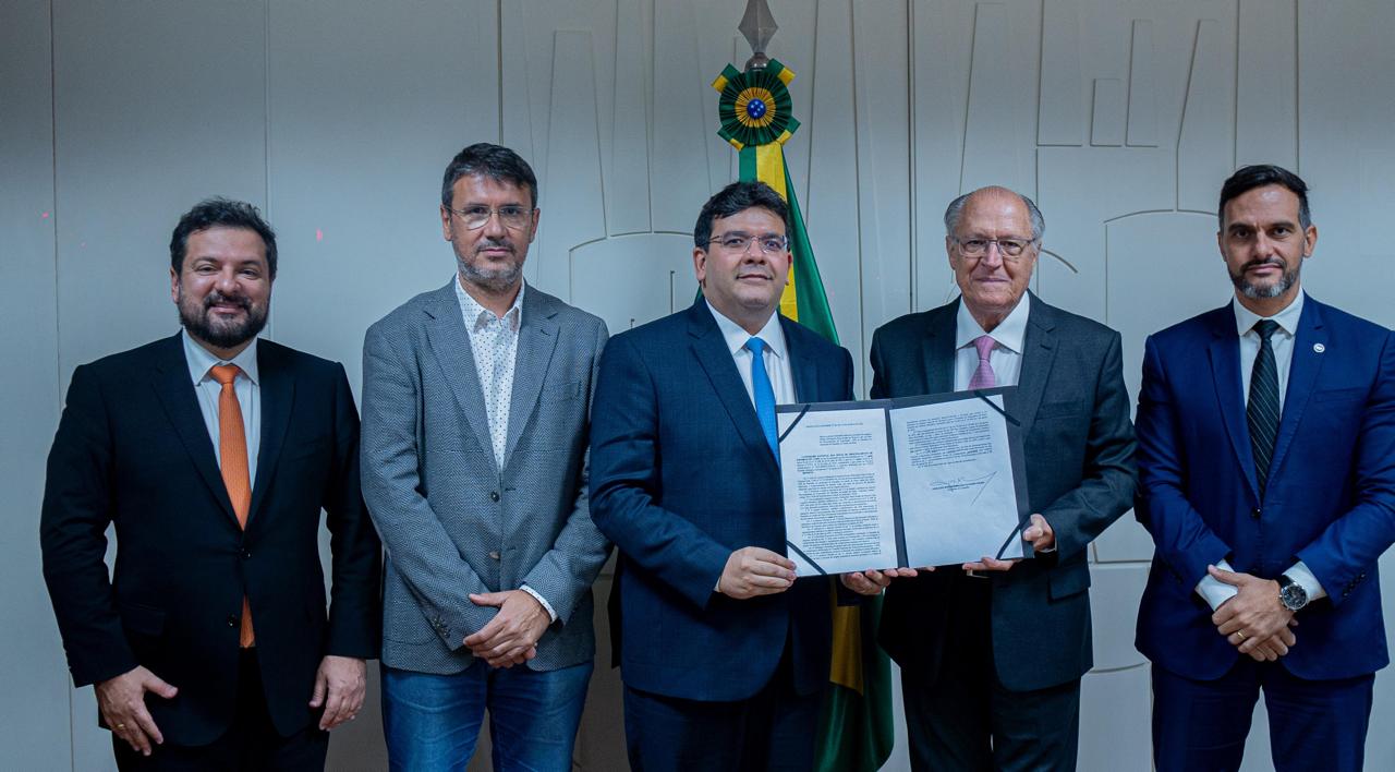 Ministro Alckmin assina autorização para instalação do maior projeto de hidrogênio verde do mundo no Piauí